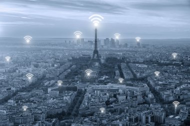 WiFi simgesi ve ağ bağlantı kavramı, Paris ile Paris şehri 