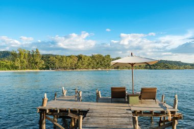 Yaz, seyahat, tatil ve tatil kavramı - yeniden tropikal plaj