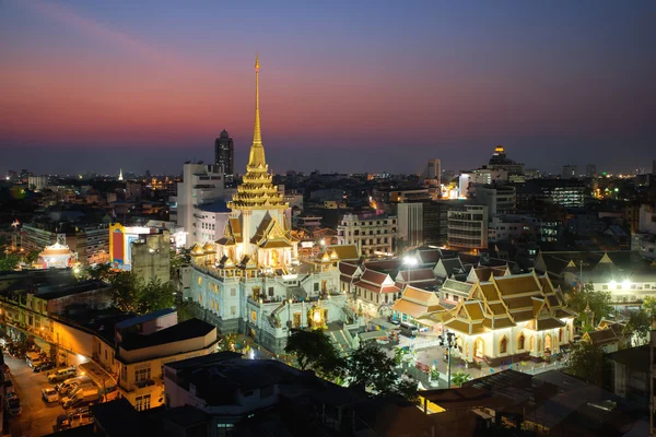 Wat Traimit w dzielnicy Yaowarat w Bangkoku, Tajlandia. Chiny holowania — Zdjęcie stockowe