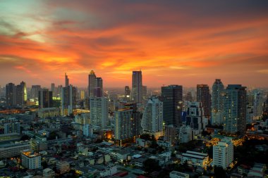 Gökdelen iş bölgesinde dramatik ile görünümüyle Bangkok 
