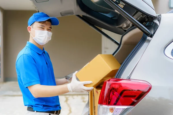 Asian Delivery Man Services Courier Working Cardboard Boxes Van Coronavirus — Fotografia de Stock