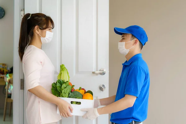 Asian Woman Costumer Wearing Face Mask Glove Receive Groceries Box — Stock Photo, Image