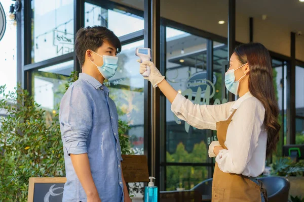 Asian Woman Cafe Employee Take Temperature Asian Man Face Mask — Stock Photo, Image