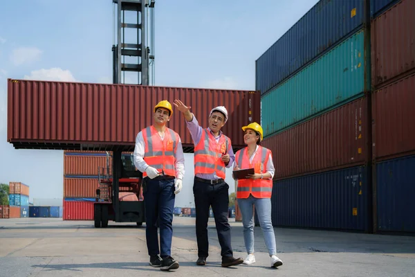 Asian Foreman Walking Explaining Various Operations Container Depot Terminal Worker — Stock Photo, Image