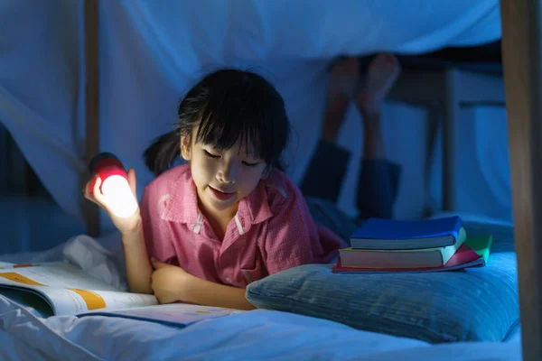 Asian Girl Child Make Camp Play Imaginatively Reading Book Flashlight — Stock Photo, Image