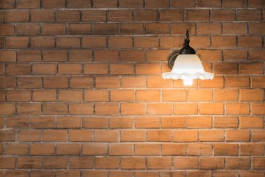 Işık kırmızı tuğla duvar