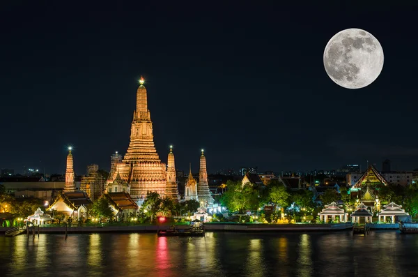 Wat arun w nocy z super full moon — Zdjęcie stockowe