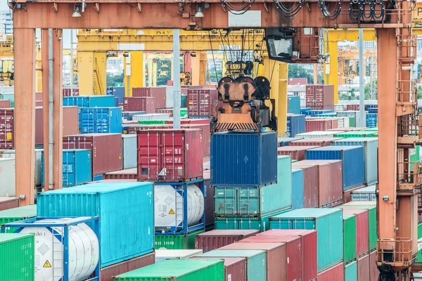 Containers af in de haven voor uitvoer — Stockfoto