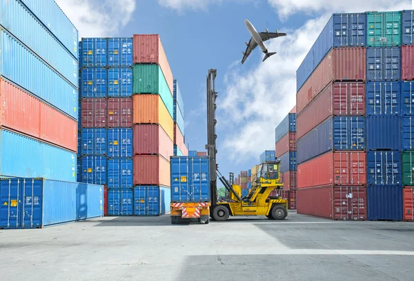 Crane lifter handling container box loading to truck — Stock Photo, Image