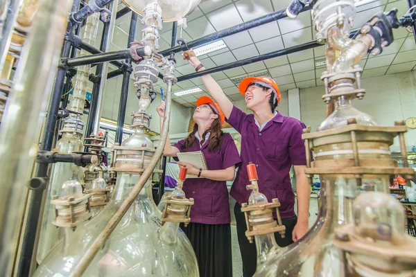 Group of engineer students university looking in machine in labo — Stock Photo, Image