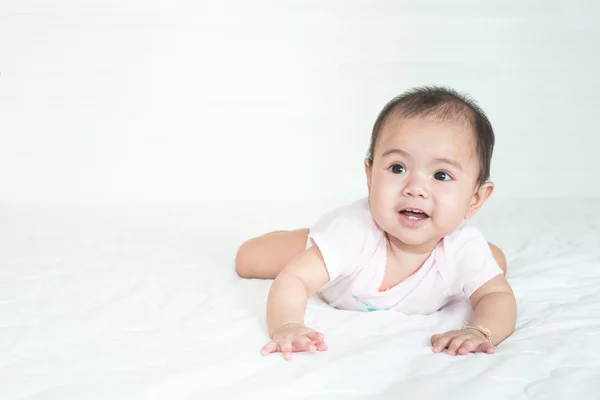 Asian cute girl baby crawling in bedroom — Stock Photo, Image
