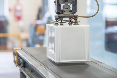 Endüstriyel robot fabrikasında çalışmaya