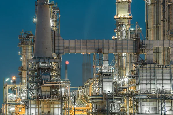 Lighting from structure of oil and chemical factory — Stock Photo, Image