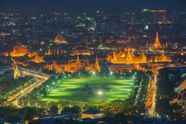 Grand Palace vid skymningen i Bangkok, Thailand — Stockfoto