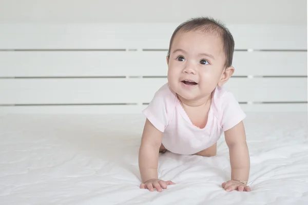 Asian baby crawling in bedroom — Stock Photo, Image