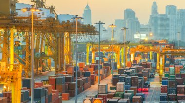 bangkok ticari bağlantı noktasında konteynerler 