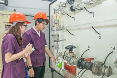 kontrol odası donanımları kontrol Kimya Mühendisi öğrenci