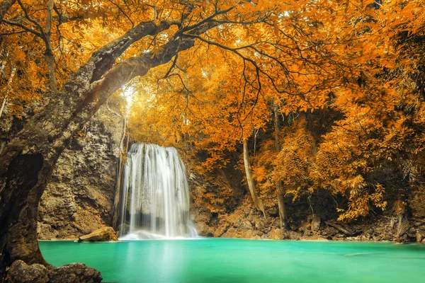 Air terjun erawan di kanchanaburi, thailand — Stok Foto