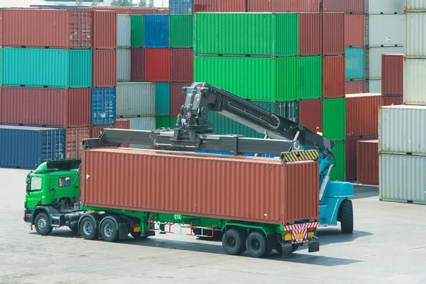 Kaldırıcı kamyon için konteyner kutu yükleme işleme vinç — Stok fotoğraf