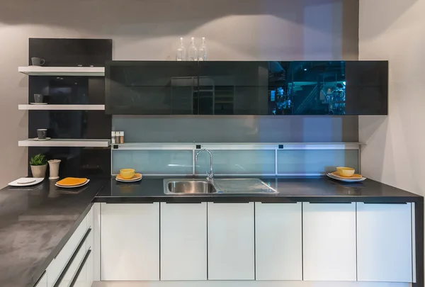 Upscale kuchyně v moderní domácnosti — Stock fotografie