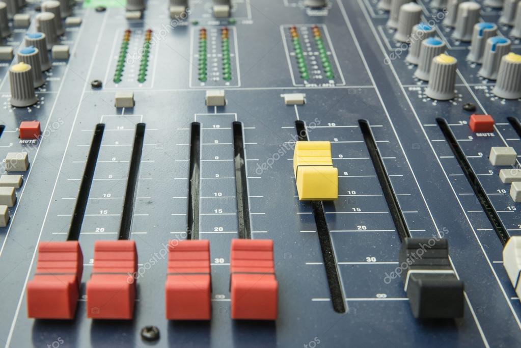 lede efter storhedsvanvid anspore Audio mixer mixing board fader and knobs Stock Photo by ©ake1150sb 58023795