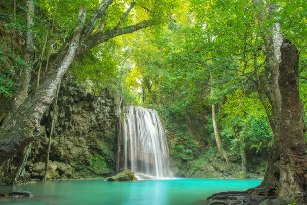 Cascada de Erawan en kanchanaburi, Tailandia — Foto de Stock