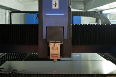 Fabrikada çalışmanın Lazer Kesim Makinası