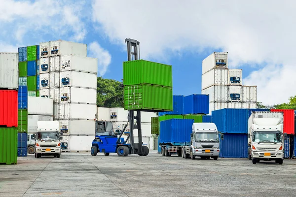 Crane lifter handling container box loading to truck in import e — Stock Photo, Image