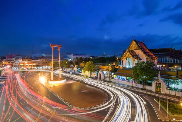 Suthat Temple and the Giant Swing at Twilight Time, Bangkok, Tha — Stock Photo, Image