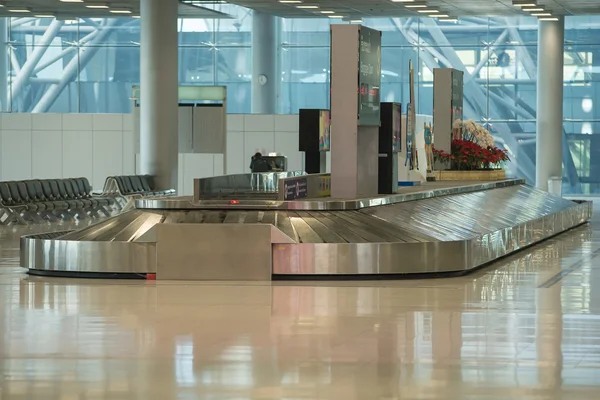 Gepäckausgabe am Flughafen — Stockfoto