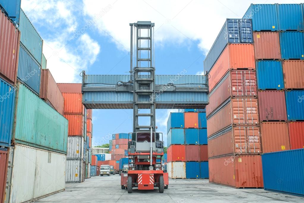 Crane lifter handling container box loading to depot