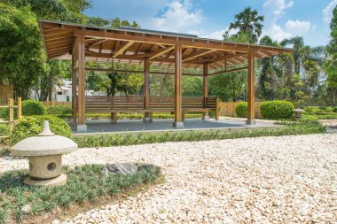 Japon zen bahçeleri ve köşk