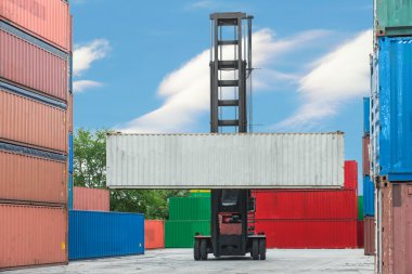 Konteyner kutu yükleme depo için işleme forklift