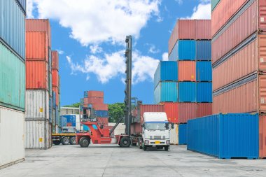 Forklift kamyon için konteyner kutu yükleme işleme
