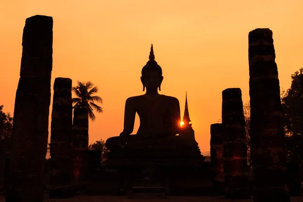 Silhuett av buddha i Sukhothai historiska park, Sukhothai, Th — Stockfoto