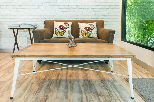 Mobília de estilo vintage clássica em uma sala de estar — Fotografia de Stock
