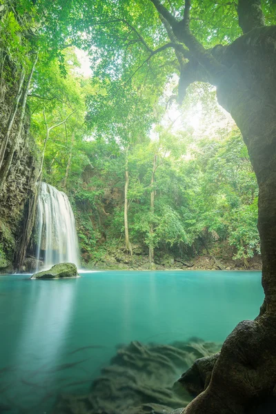 北碧府，泰国的深林瀑布 — 图库照片