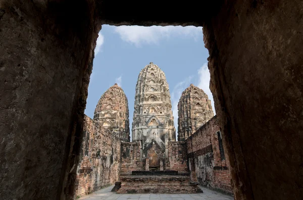 Wat si sawai a Sukhothai történeti Emlékparkhoz, Sukhothai, Thaiföld — Stock Fotó