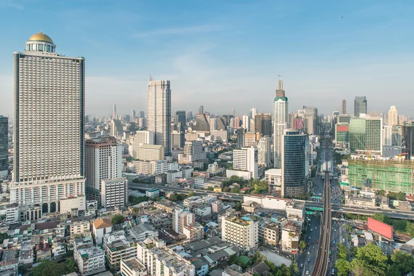 Wolkenkratzer in der Innenstadt von Bangkok, Thailand — Stockfoto