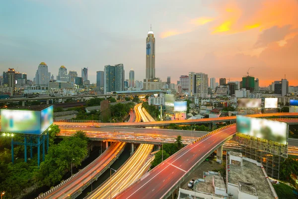 Bangkok ciudad en vista de noche con el tráfico principal, Tailandia — Foto de Stock