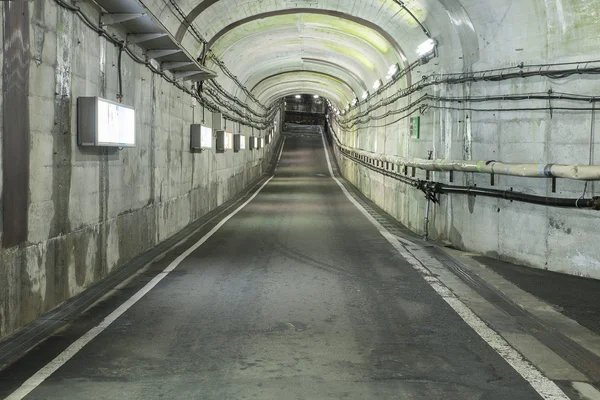 Moderner Tunnel für den Straßentransport — Stockfoto