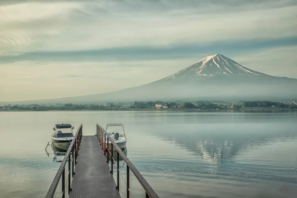 Monte Fuji e pontile a Kawaguchiko, Giappone — Foto Stock