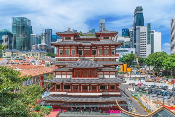 O templo da relíquia do dente de Buda na Chinatown de Singapura — Fotografia de Stock