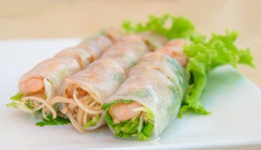 Yaz böreği, salata, taze börek, Vietnam yemeği.
