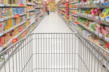 Süpermarket arabası ile alışveriş