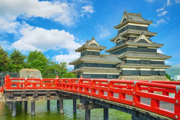 Kasteel Matsumoto tegen blauwe hemel in Nagono city, Japan — Stockfoto