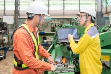 Asya makine mühendisi kullanarak bilgisayar destekli planlama yapmak için bir