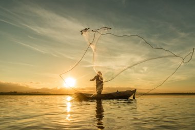 Balıkçı balıkçılık Gölü sabah, Tayland.