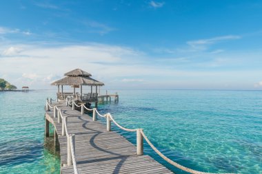 Yaz, seyahat, tatil ve tatil kavramı - Ph ahşap iskele