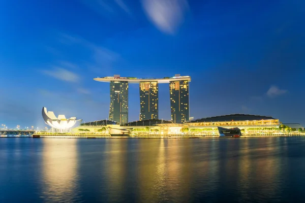 Hermoso amanecer en Marina Bay en Singapur — Foto de Stock